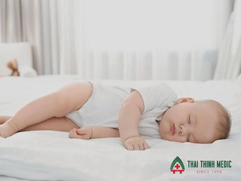 tranh-luong-gio-lanh-tre-nho-nam-dieu-hoa-bi-ho
