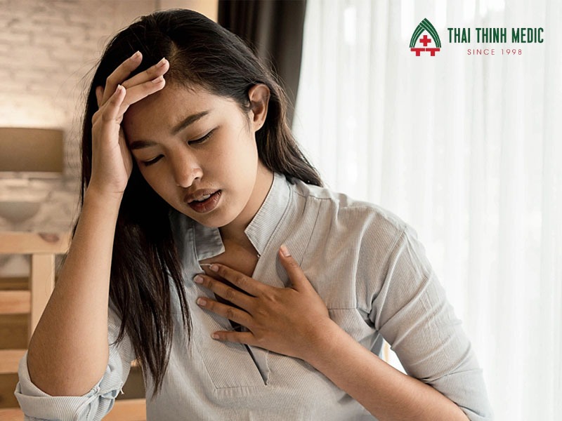 buon-non-tim-dap-nhanh-do-tut-huyet-ap-do-nang-nong