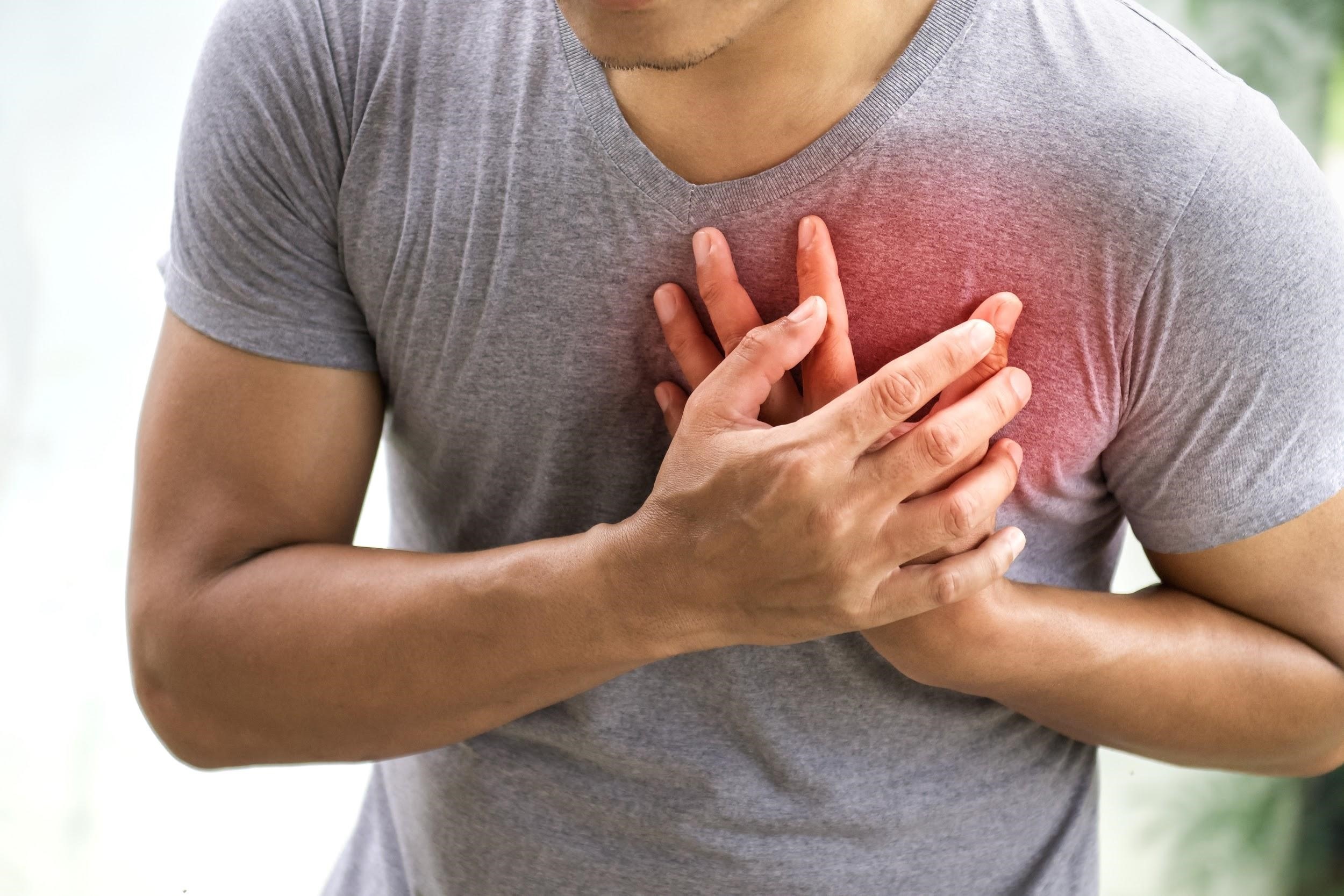 Tức ngực khó thở phải đi cấp cứu là bị bệnh gì?